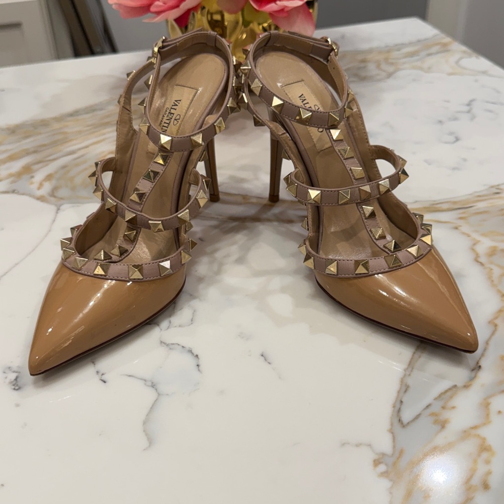 Valentino Women's Beige Patent Studded Heels - Picture 4 of 5
